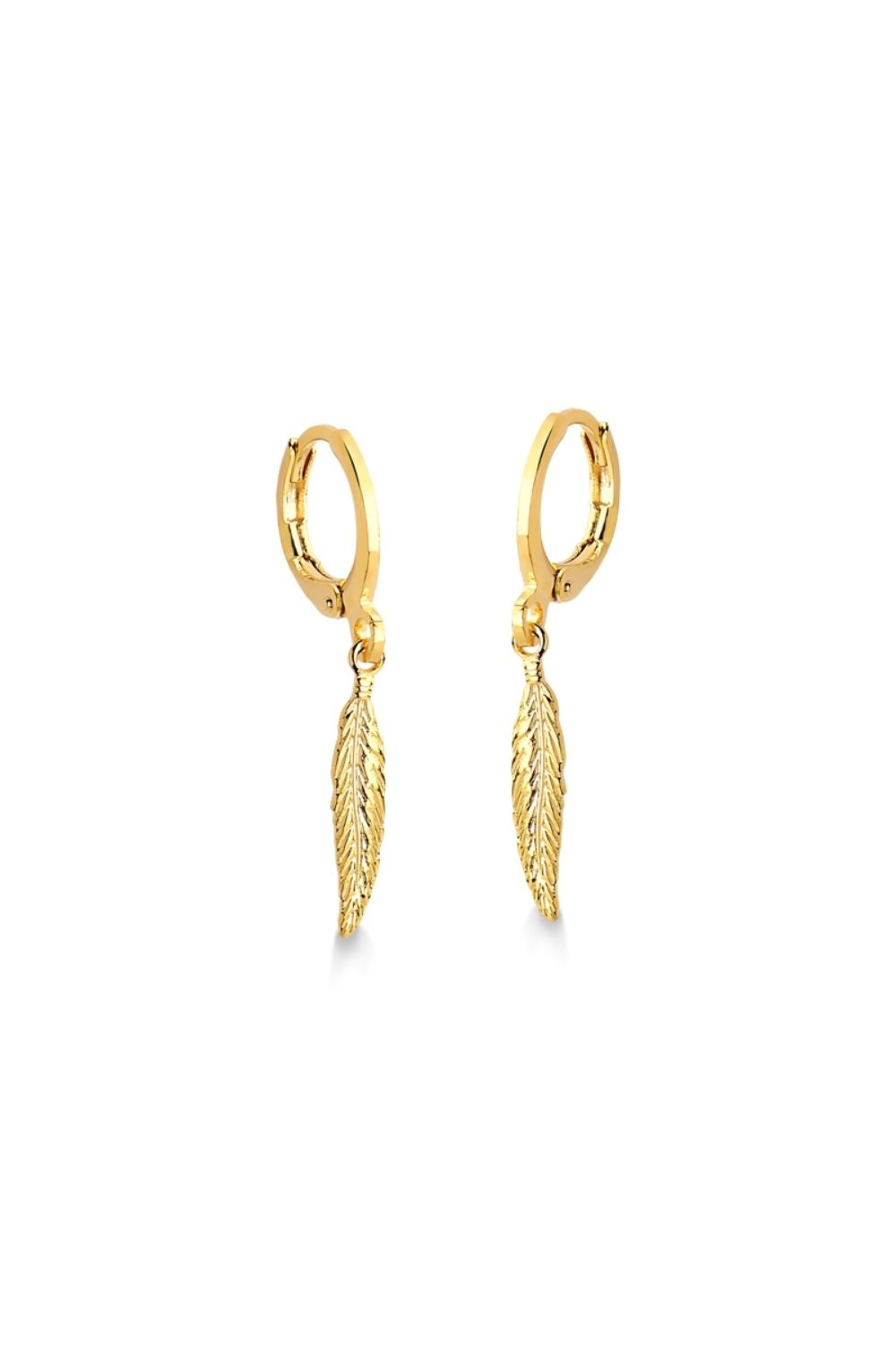 BRINCO ARGOLA COM PINGENTE DE PENA FOLHEADO A OURO 18K