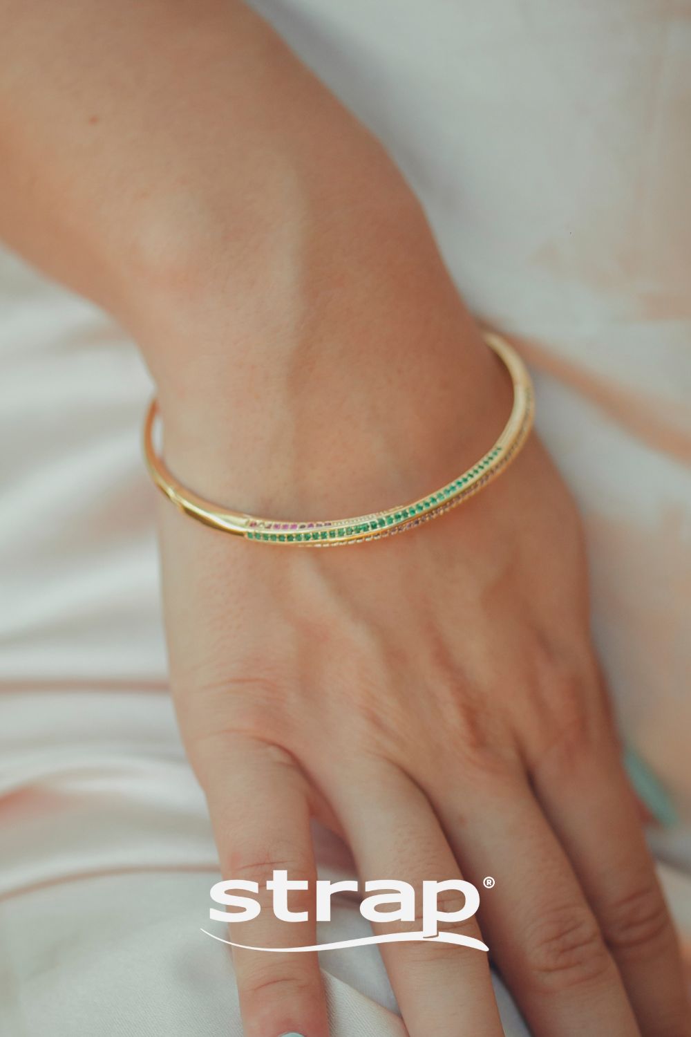 BRACELETE CRAVEJADO DE ZIRCONIAS COLORIDAS FOLHEADO A OURO 18K