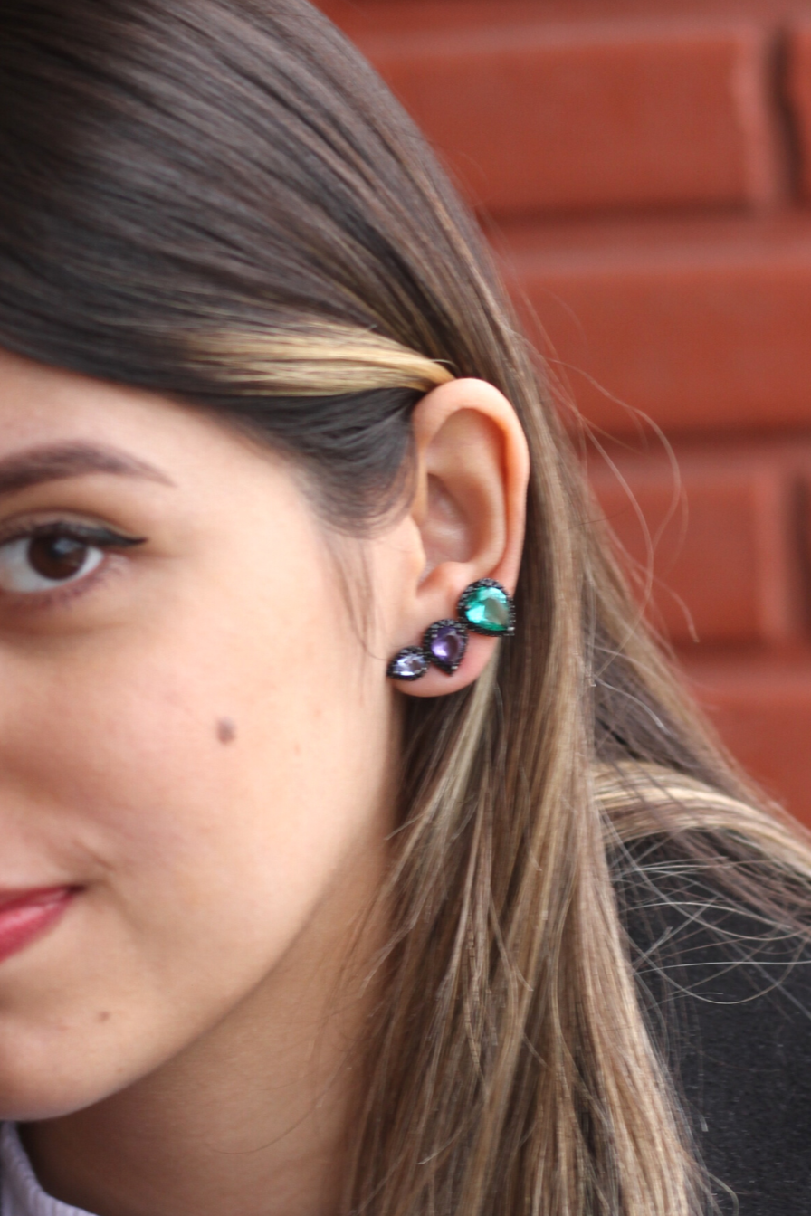 BRINCO EAR CUFF MIRALOI COM TURMALINAS E ZIRCÔNIAS PRETAS CRAVEJADAS