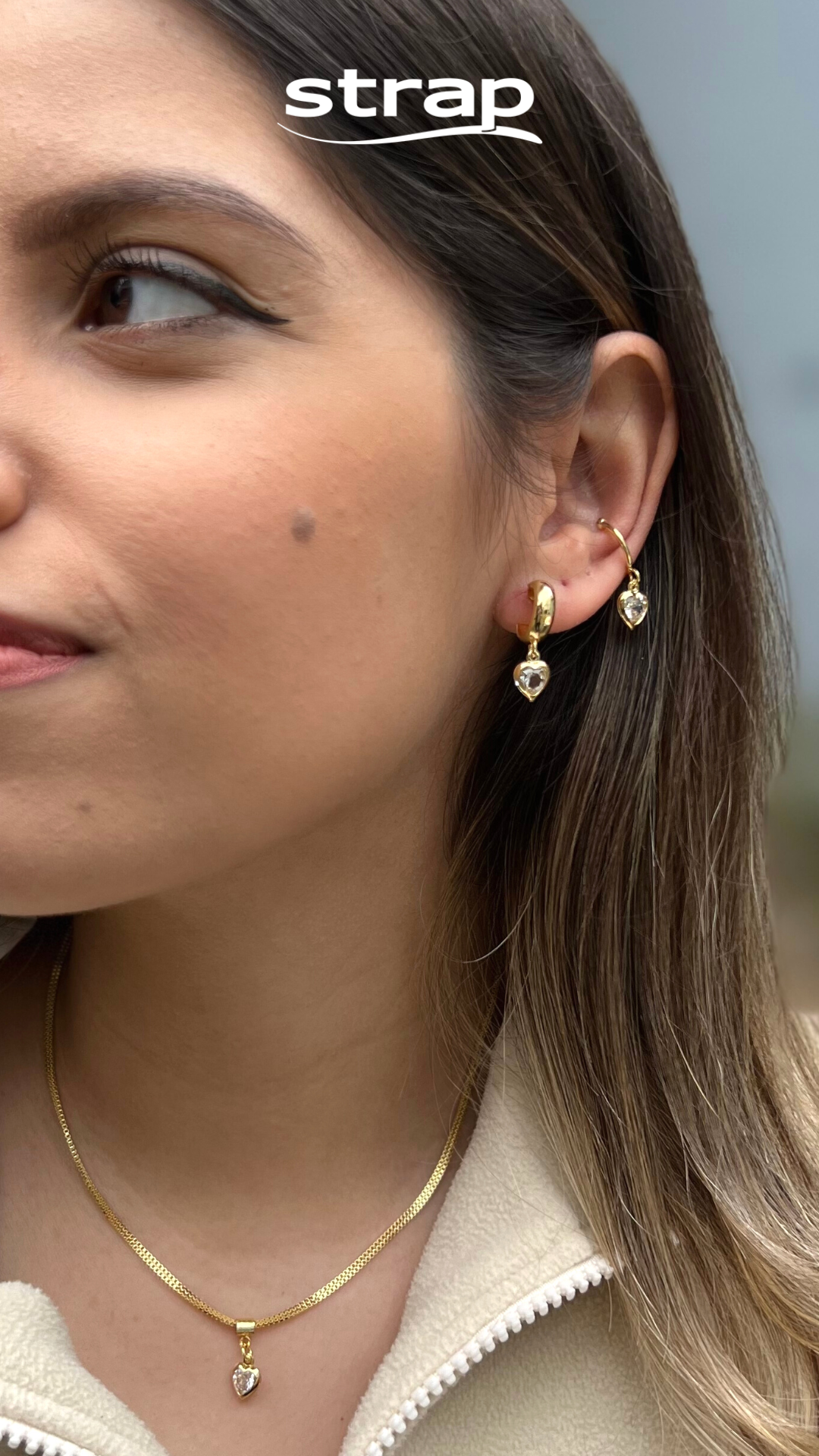 BRINCO DE ARGOLA COM PINGENTE DE CORAÇÃO FOLHEADO A OURO 18K