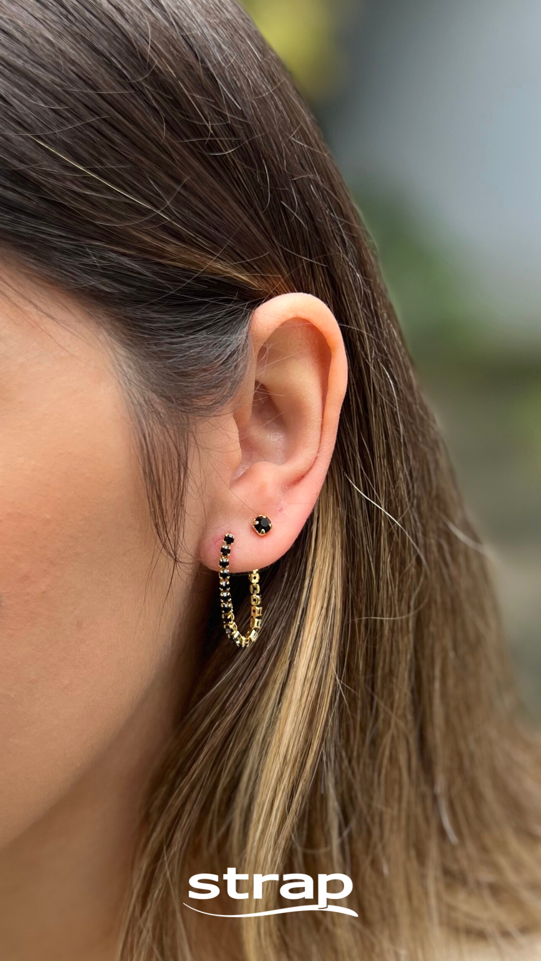 BRINCO ZIRCONIAS PRETAS COM TARRACHA FIXA FOLHEADO A OURO 18K