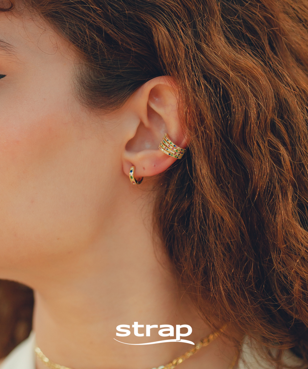 BRINCO DE ARGOLA COM ZIRCONIAS COLORIDAS PEQUENA FOLHEADA A OURO 18K