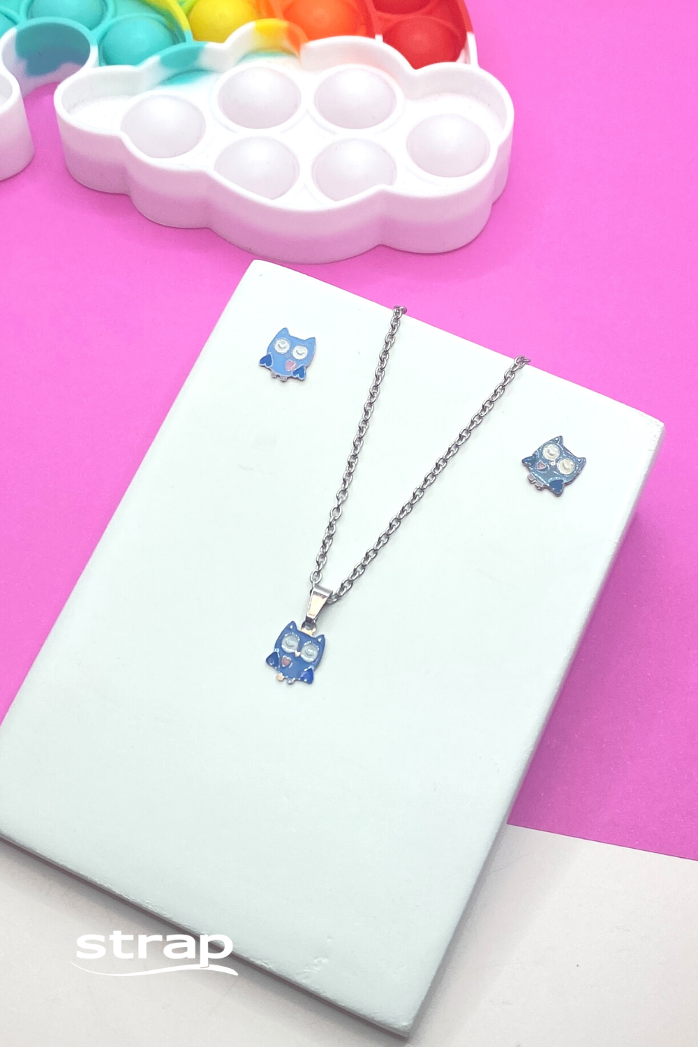 CONJUNTO DE BRINCO E COLAR COM PINGENTE DE CORUJAS EM AÇO INOX
