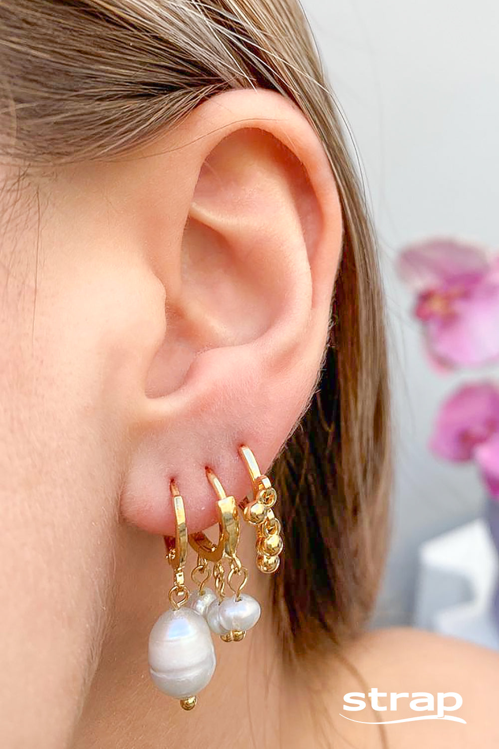 BRINCO ARGOLA FECHADA COM ESFERAS FOLHEADO A OURO 18K