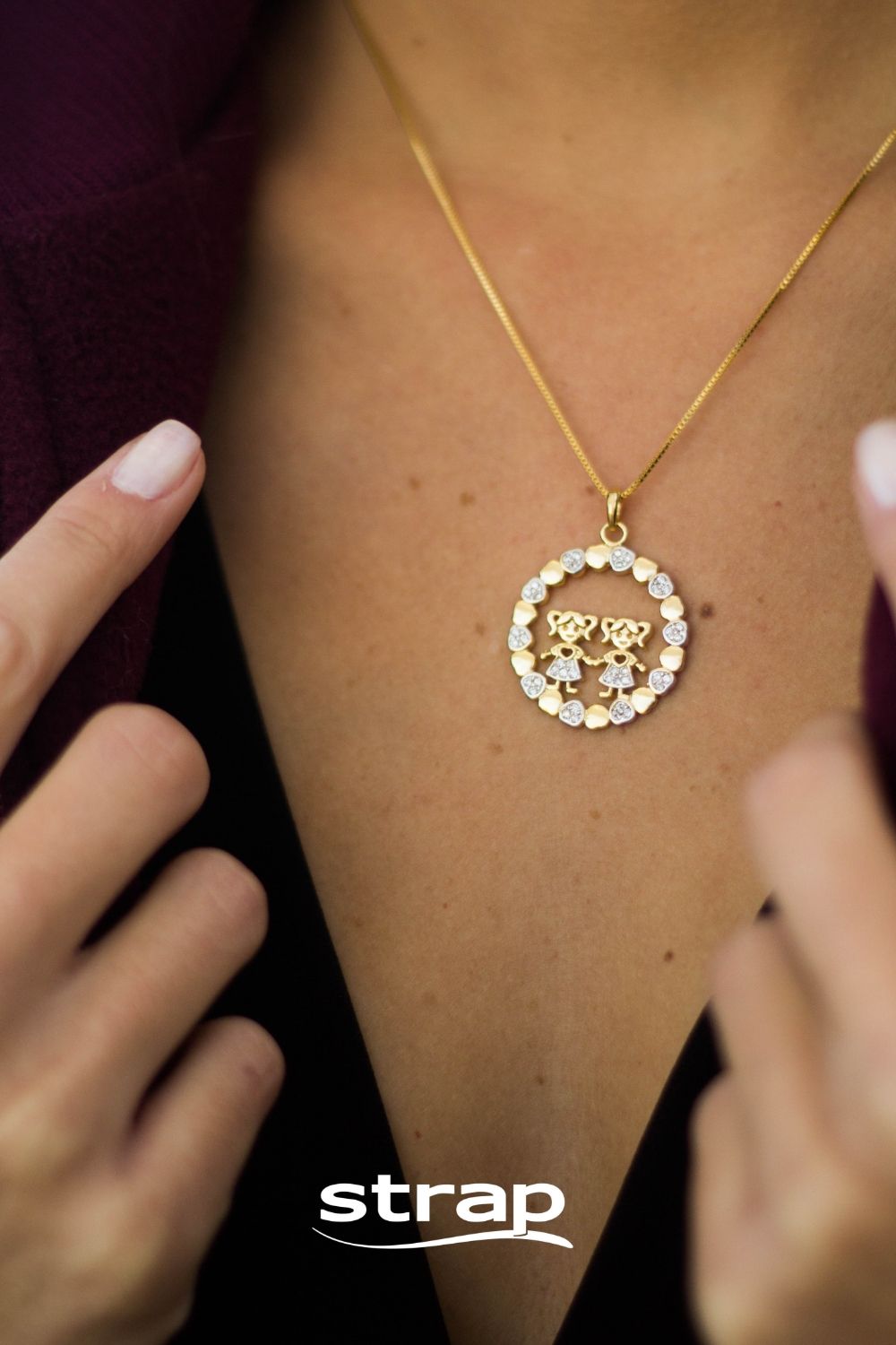 COLAR MANDALA DUAS MENINAS CRAVEJADAS DE ZIRCÔNIA FOLHEADO A OURO 18K