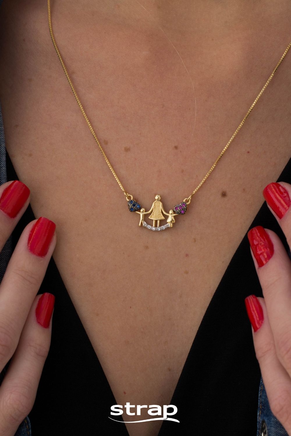 COLAR FOLHEADO A OURO 18K PINGENTE CRAVEJADO DE ZIRCÔNIAS CASAL DE FILHOS