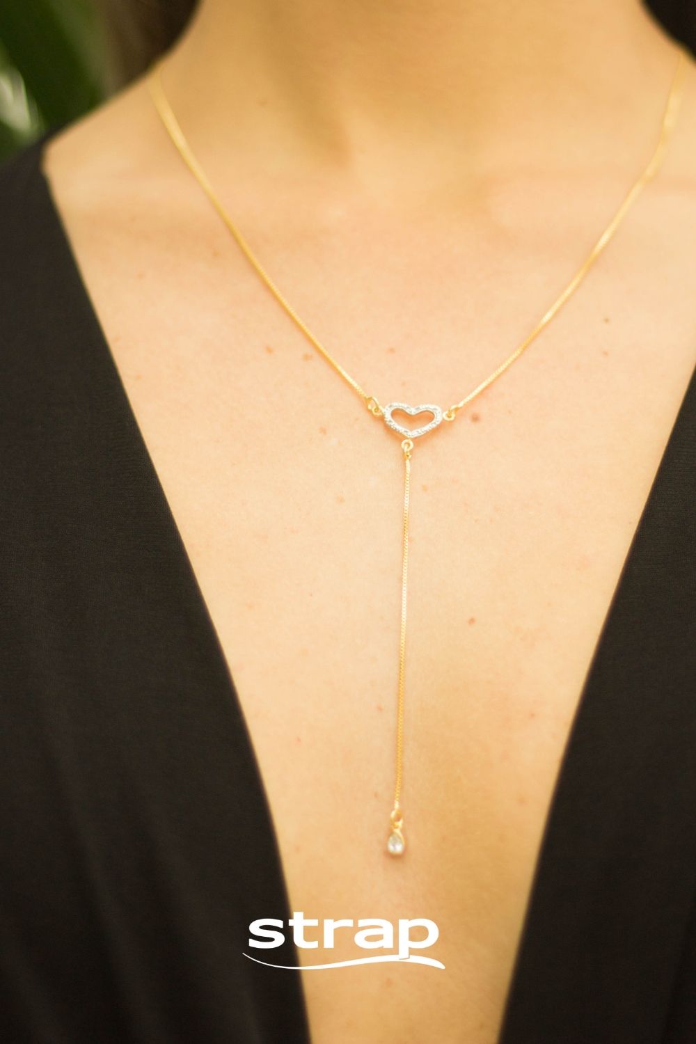 COLAR CORAÇÃO CRISTAL MODELO GRAVATINHA FOLHEADO A OURO 18K