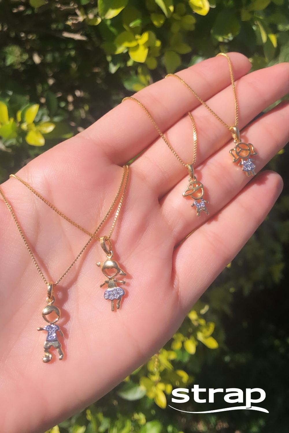 COLAR COM PINGENTE DE MENINO CRAVEJADO DE ZIRCÔNIAS FOLHEADO A OURO 18K