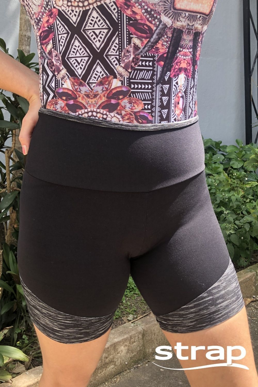 SHORT COM DETALHE MESCLA
