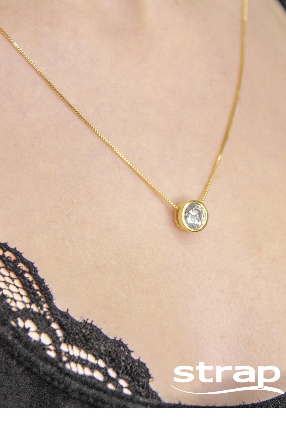 COLAR COM PONTO DE LUZ DE ZIRCÔNIA GRANDE FOLHEADO A OURO 18K