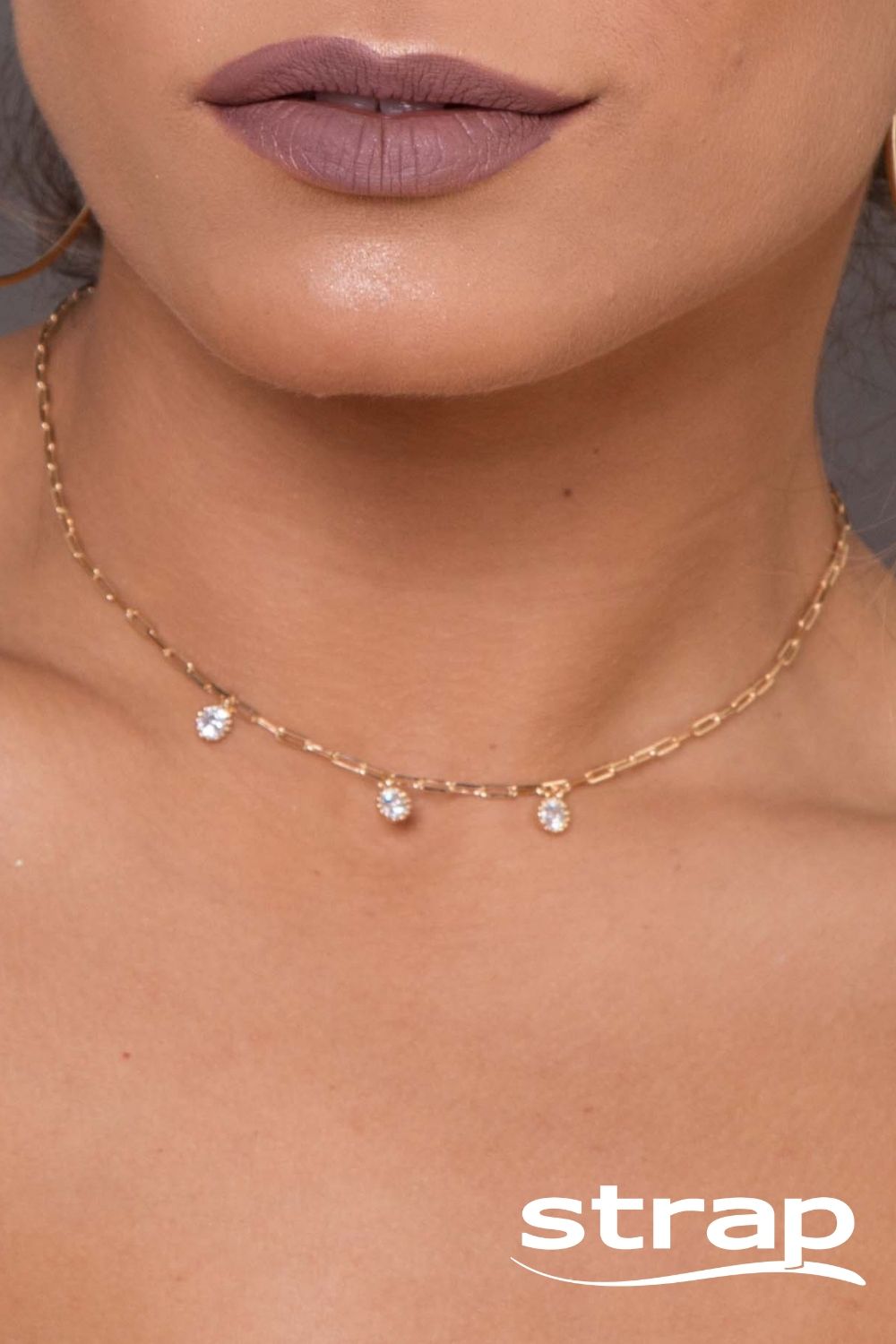 COLAR CHOKER COM PINGENTES DE ZIRCÔNIAS FOLHEADO A OURO 18K