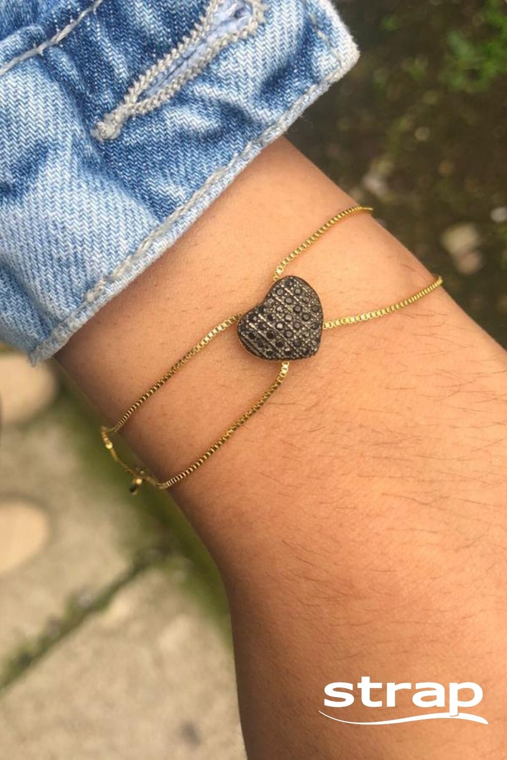 PULSEIRA DE CORAÇÃO CRAVEJADA DE ZIRCÔNIAS PRETAS FOLHEADA A OURO 18K