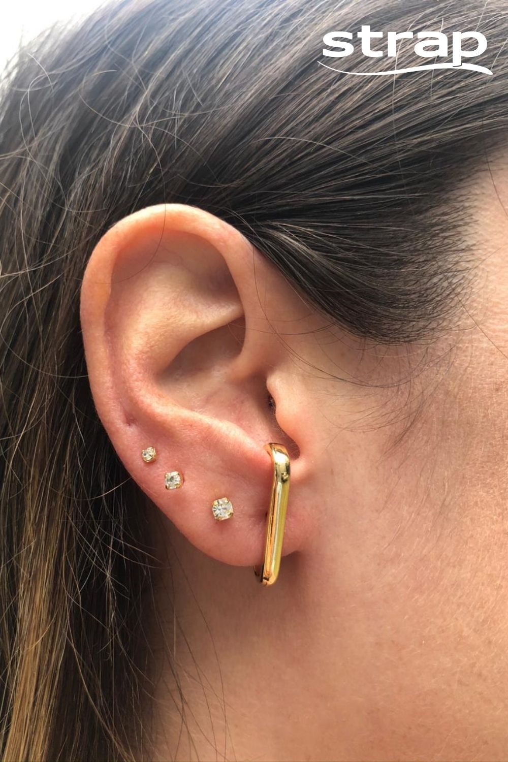 BRINCO EAR HOOK LISO FOLHEADO A OURO 18K