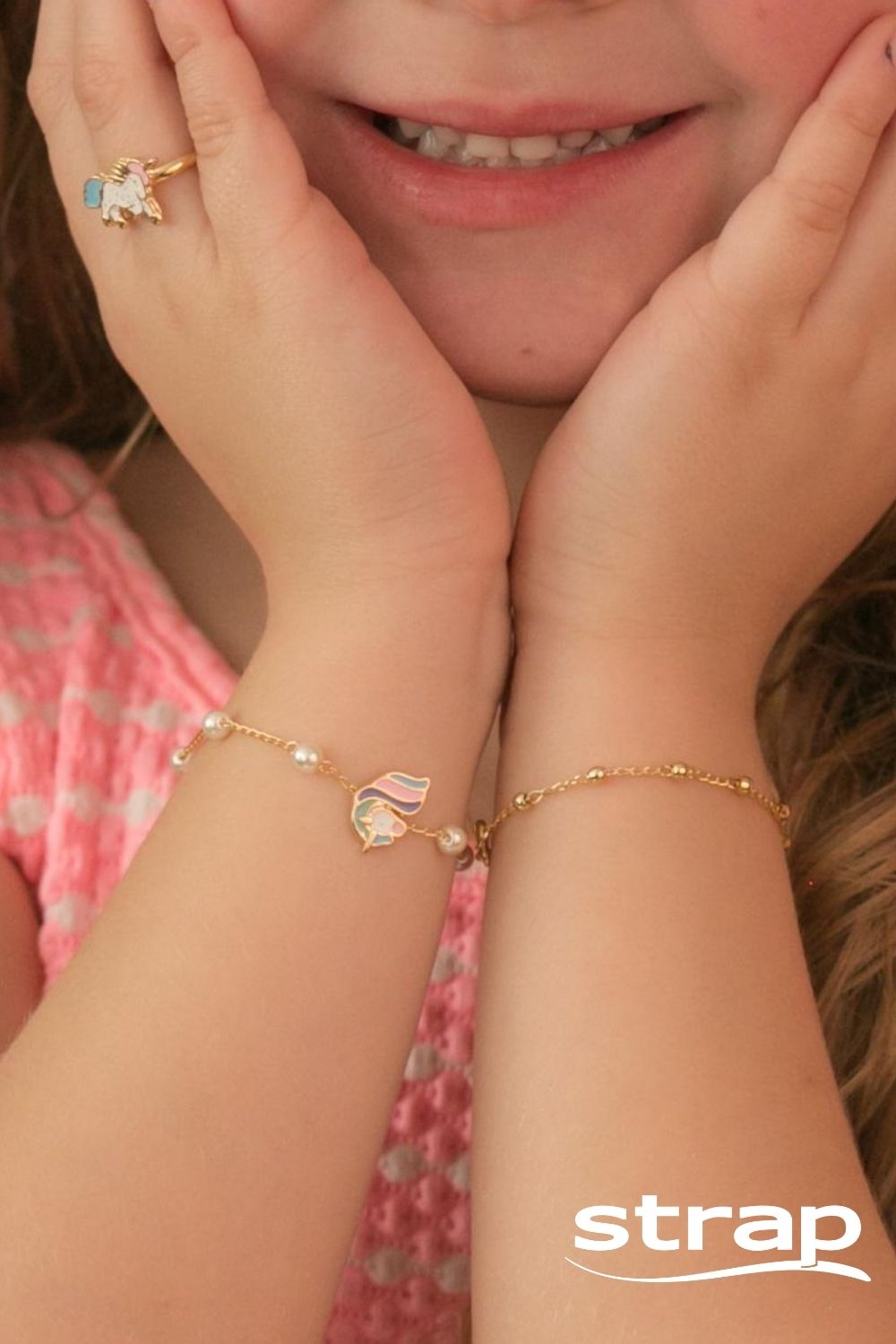 PULSEIRA INFANTIL COM PÉROLAS E UNICÓRNIO