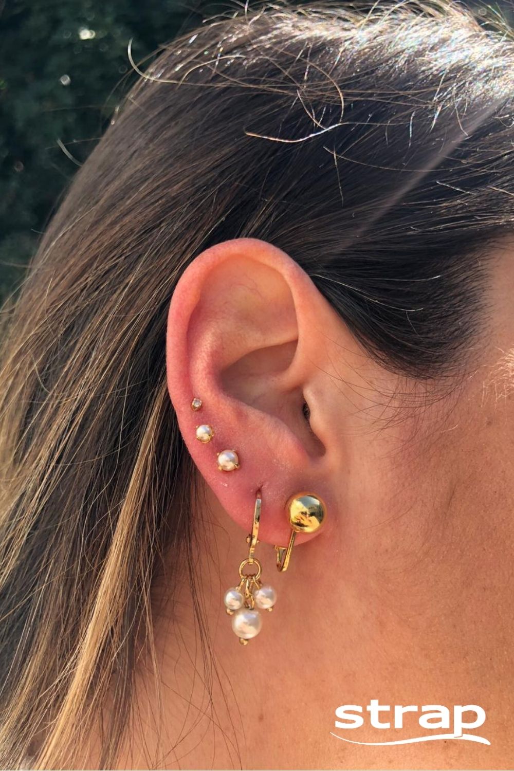 BRINCO DE ARGOLA COM PÉROLAS FOLHEADO A OURO 18K