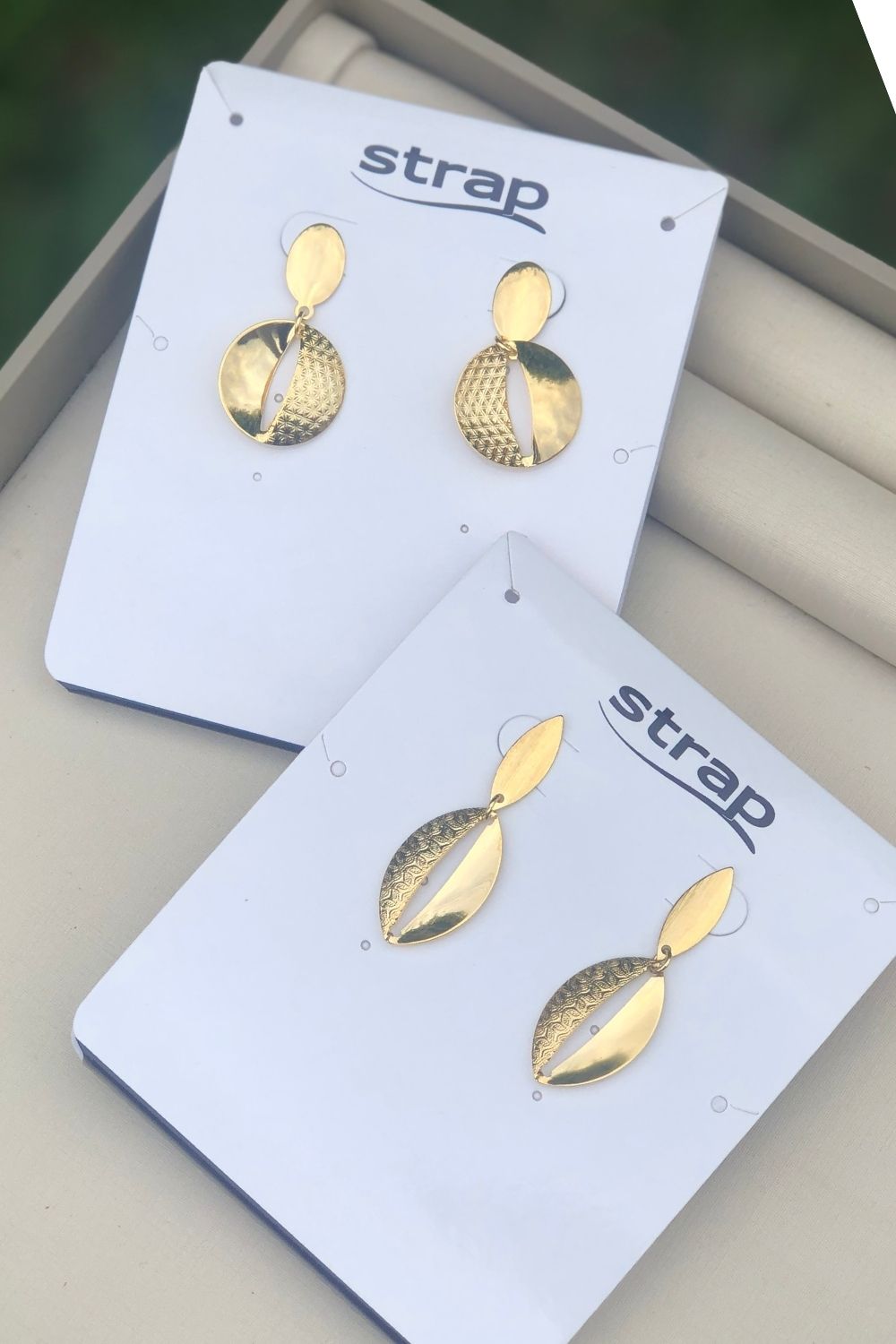 BRINCO FOLHA FOLHEADO A OURO 18K
