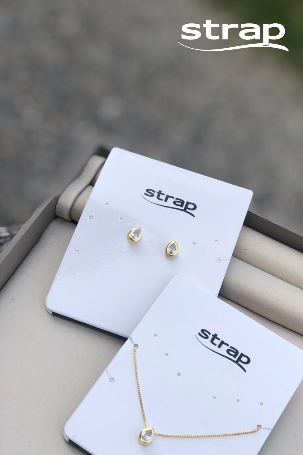 COLAR COM PONTO DE LUZ EM GOTA DE ZIRCÔNIA FOLHEADO A OURO 18K