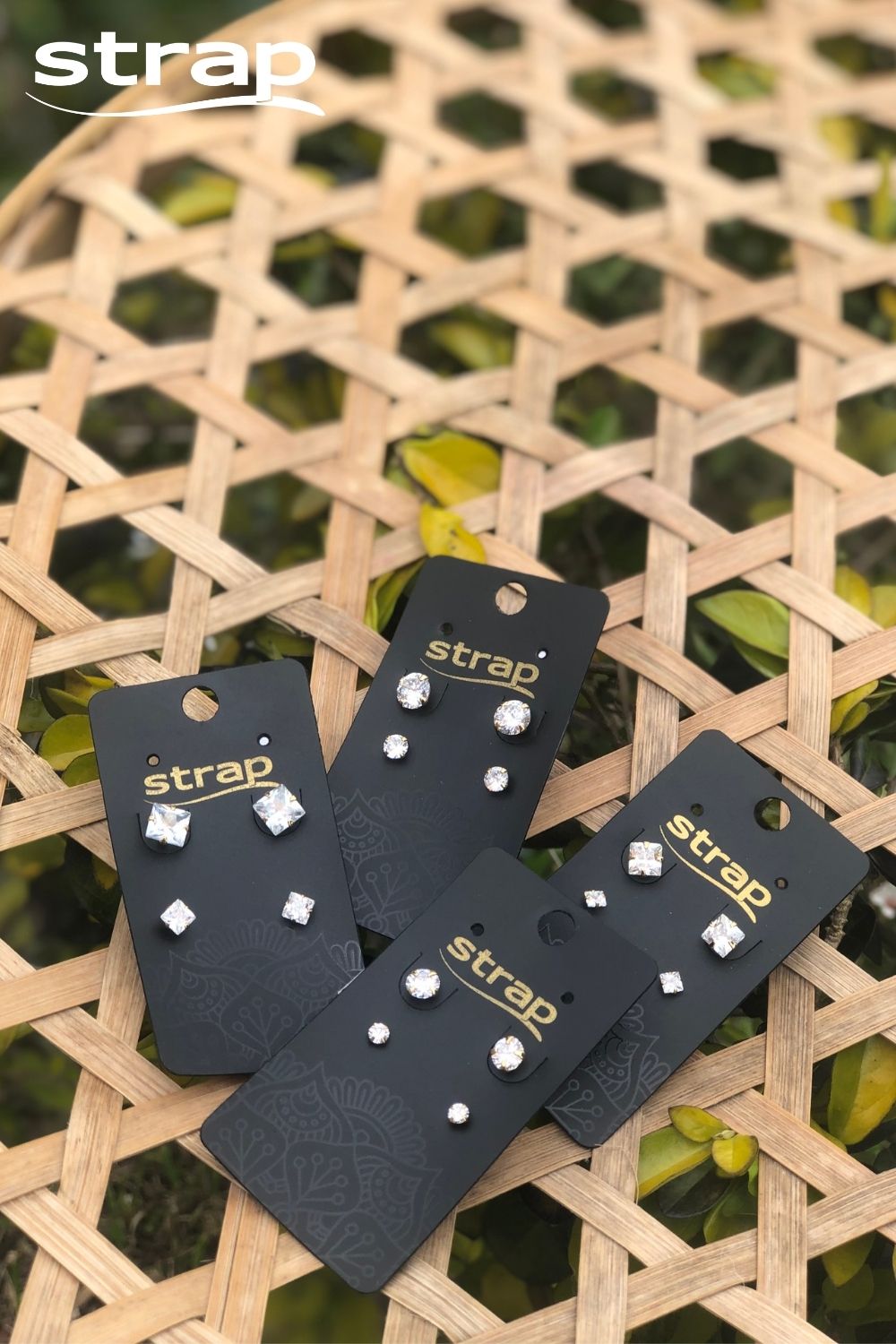 MINI BRINCO DUPLA MÉDIO DE ZIRCÔNIA QUADRADA FOLHEADO A OURO 18K