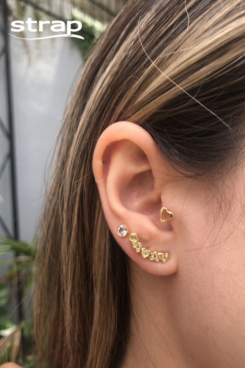 BRINCO MINI CORAÇÕES COM ZIRCÔNIAS FOLHEADO A OURO 18K