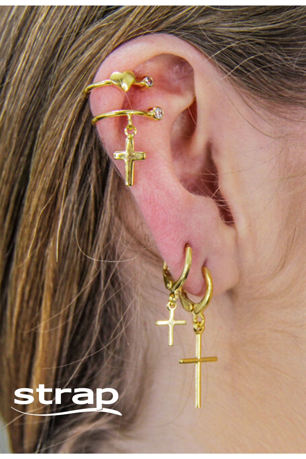 BRINCO DE ARGOLA COM PINGENTE DE CRUZ PEQUENA FOLHEADO A OURO 18K