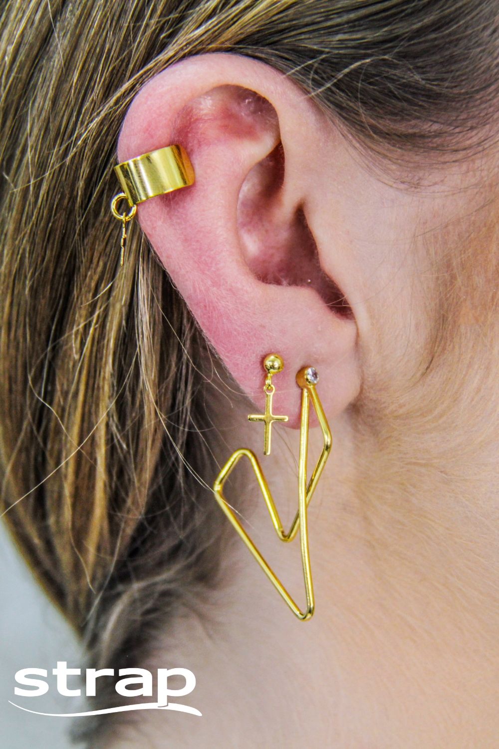 BRINCO PIERCING DE PRESSÃO COM CRUZ FOLHEADO A OURO 18K