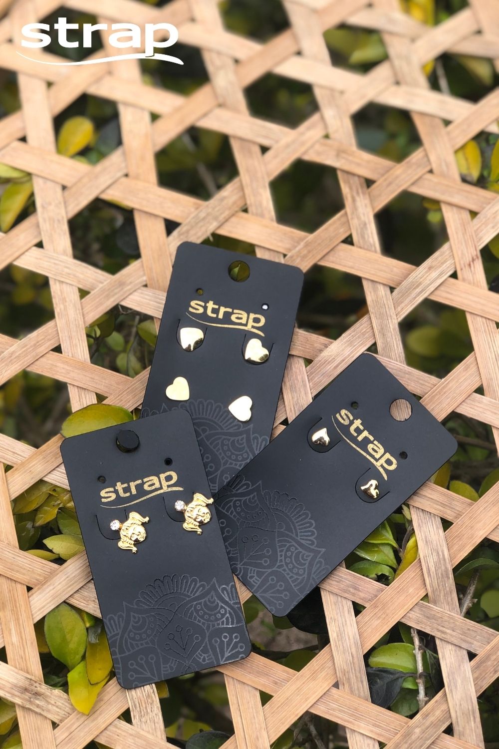 MINI BRINCO DUPLA CORAÇÃO FOLHEADO A OURO 18K