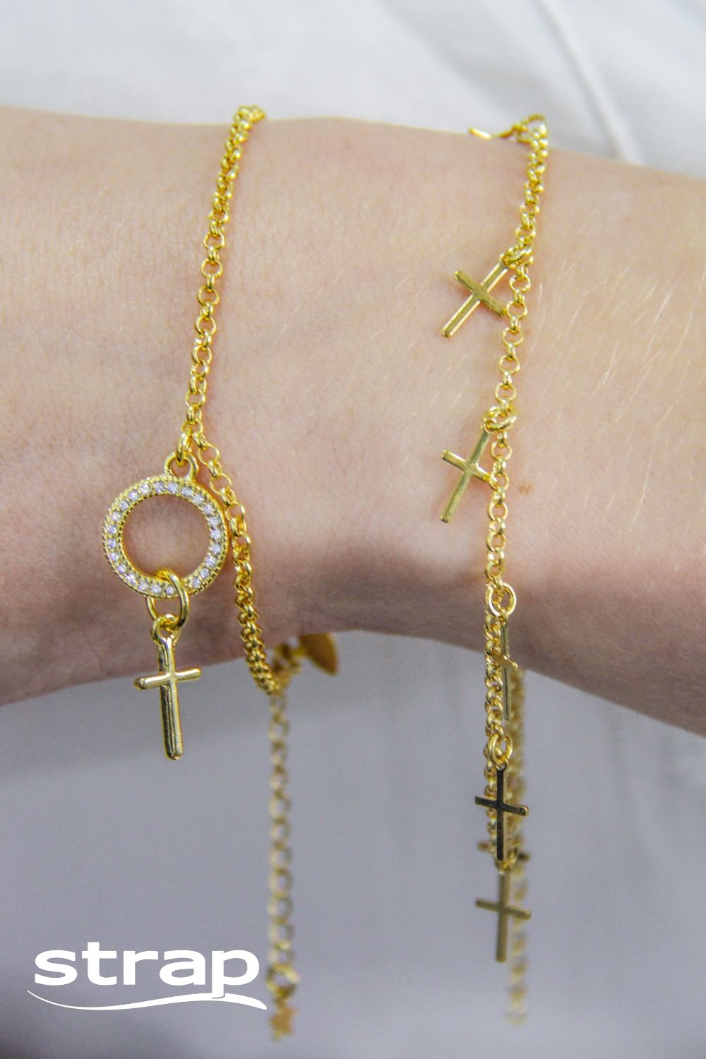 PULSEIRA COM PINGENTES DE CRUCIFIXOS FOLHEADA A OURO 18K