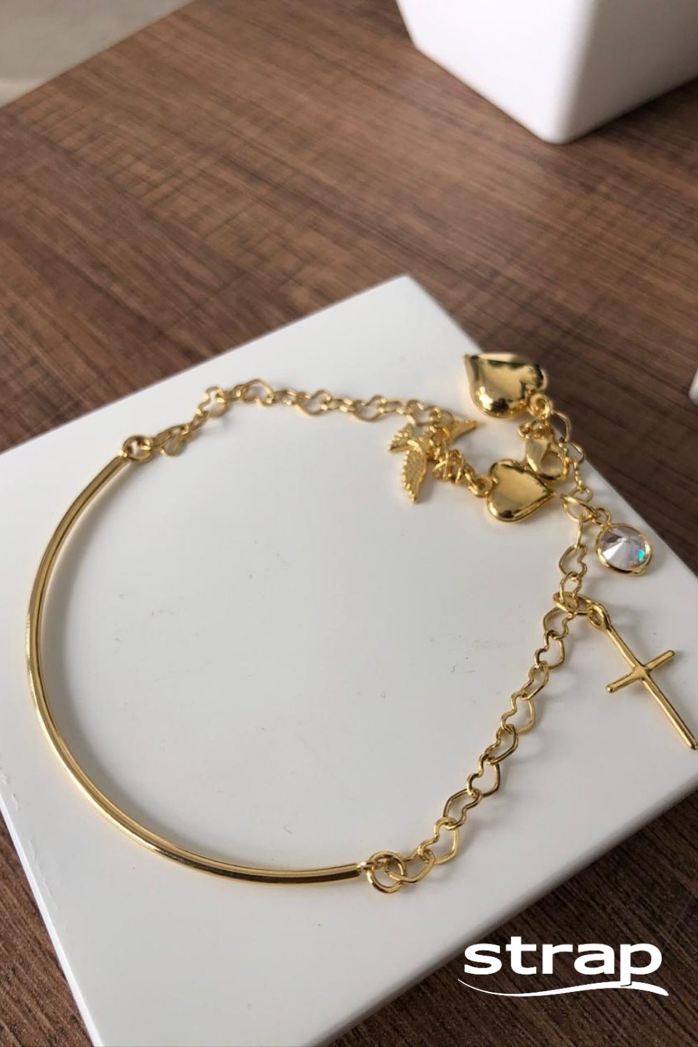 PULSEIRA MEIO ARO RÍGIDO COM PINGENTES FOLHEADA A OURO 18K