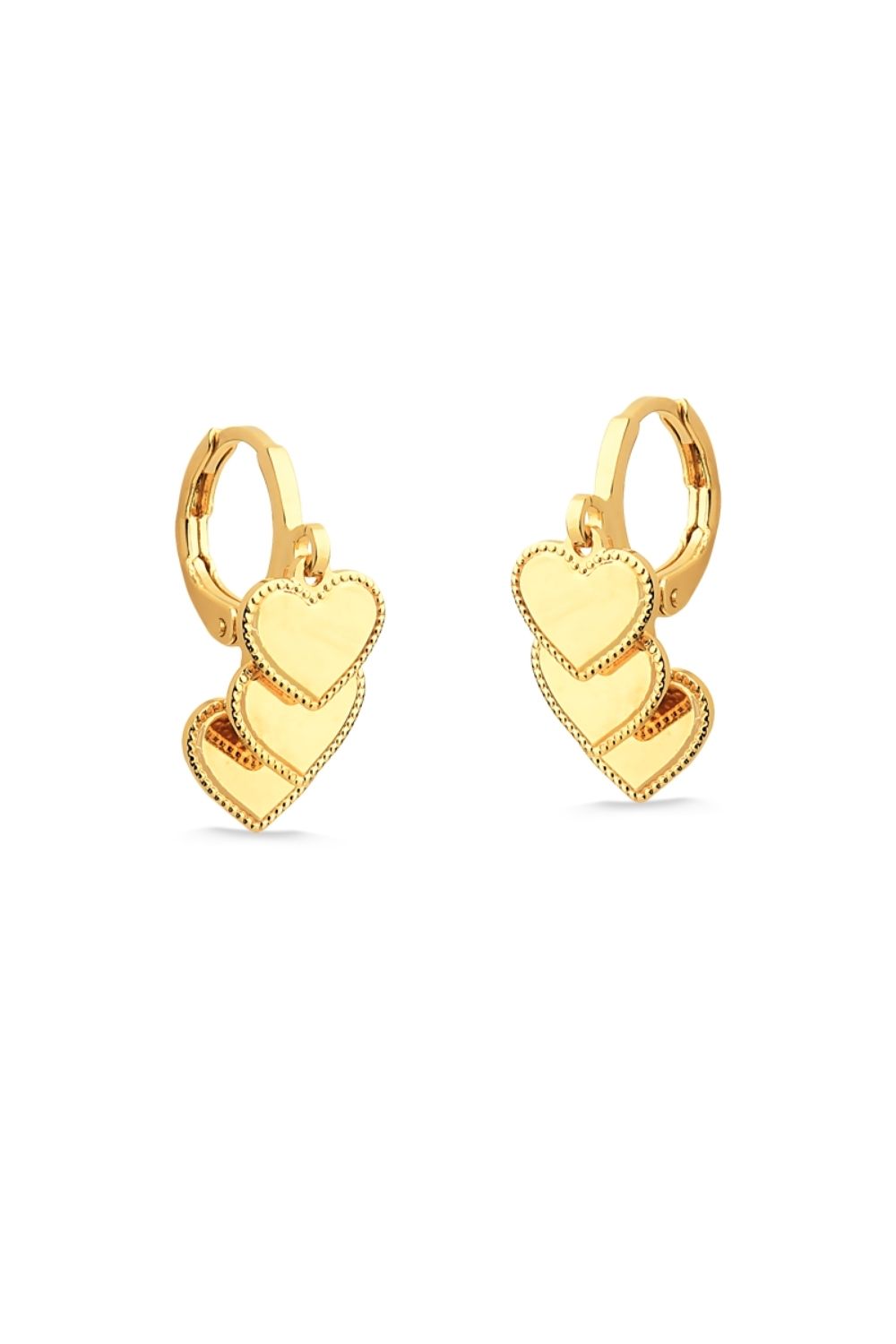 BRINCO DE ARGOLA COM TRÊS PINGENTES DE CORAÇÃO FOLHEADO A OURO 18K