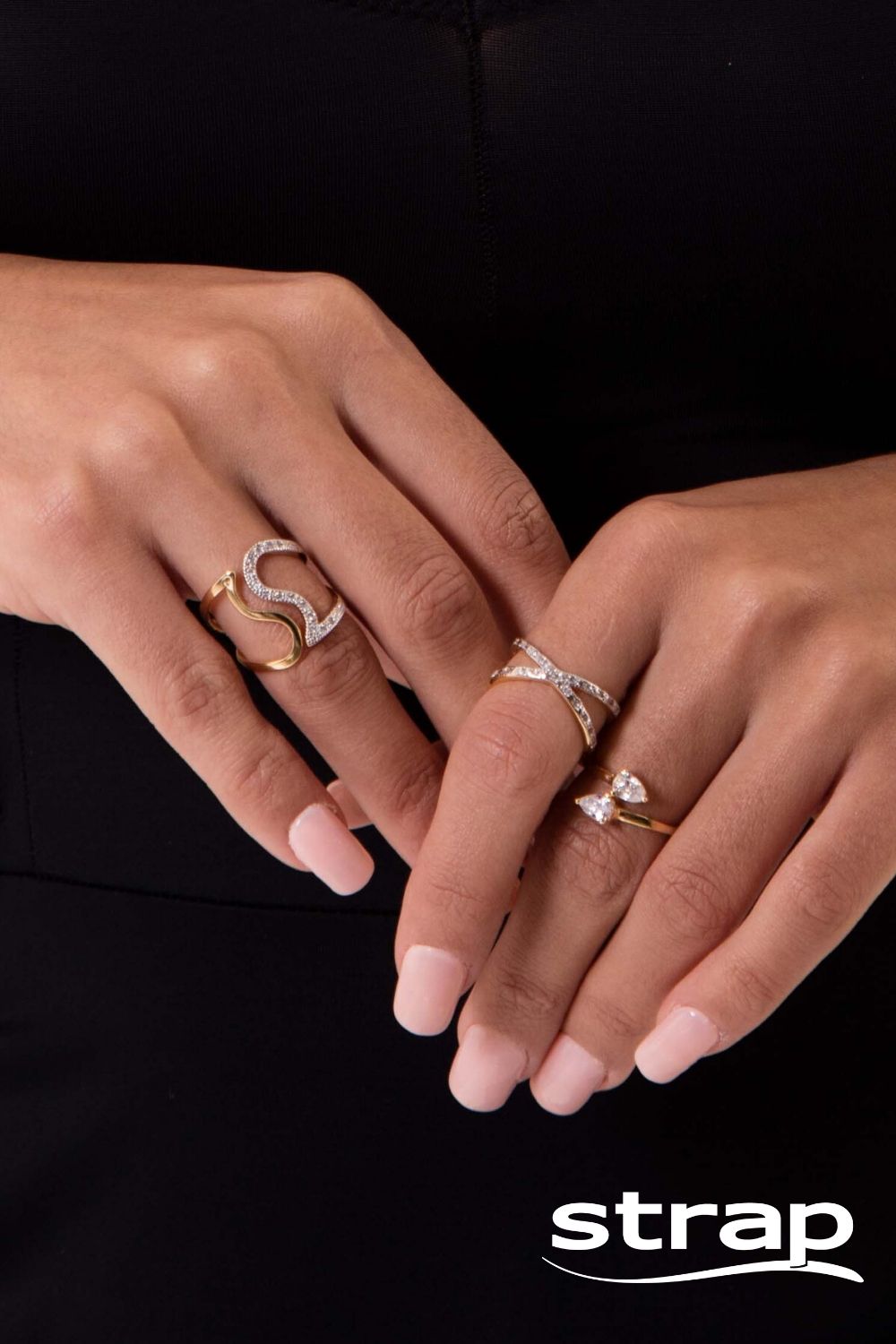 ANEL CRAVEJADO DE ZIRCÔNIAS COM APLICAÇÃO DE RÓDIO FOLHEADO A OURO 18K