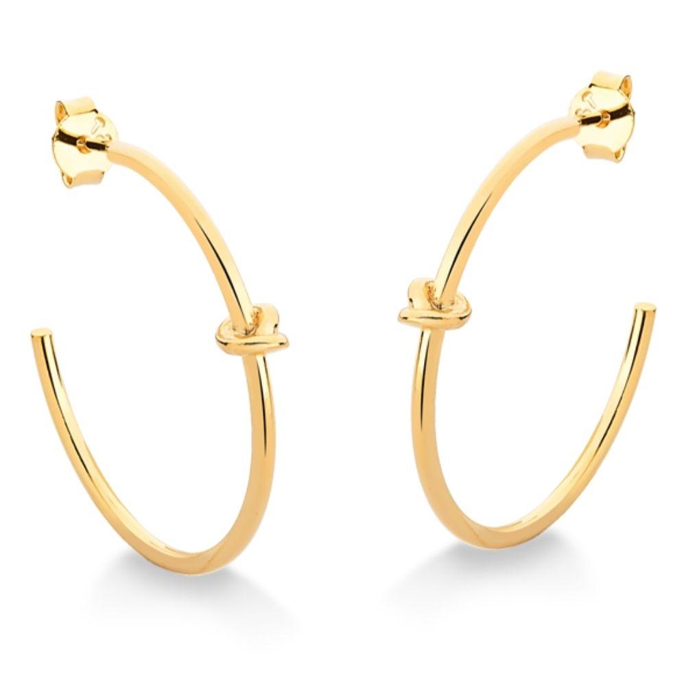 BRINCO DE ARGOLA GRANDE LISA COM NÓ FOLHEADO A OURO 18K