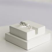 ANEL CORAÇÕES VAZADOS EM PRATA CENARIO