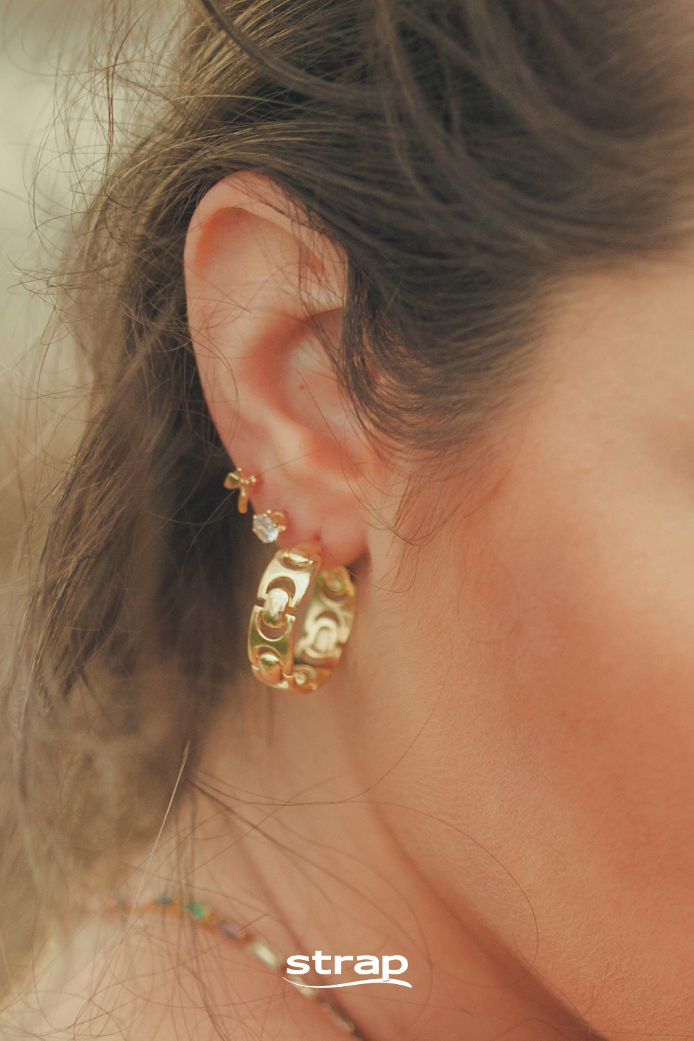 BRINCO DE ARGOLA VAZADA FOLHEADO A OURO 18K
