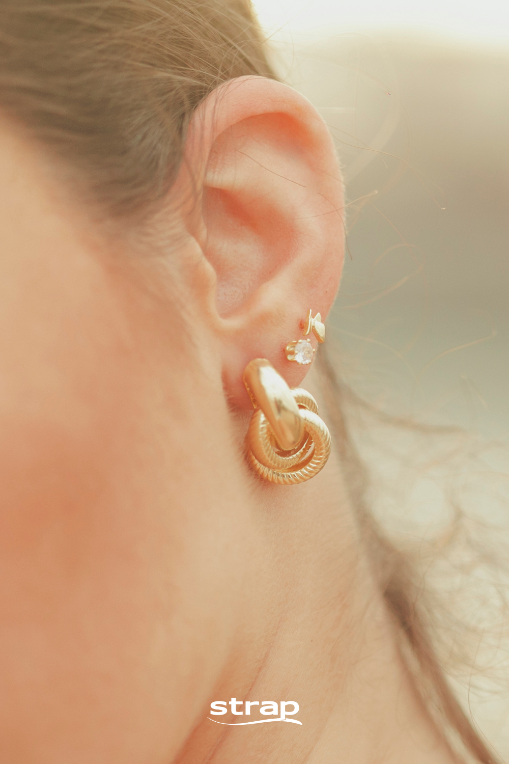 BRINCO DE ELOS FRONTAIS FOLHEADO A OURO 18K