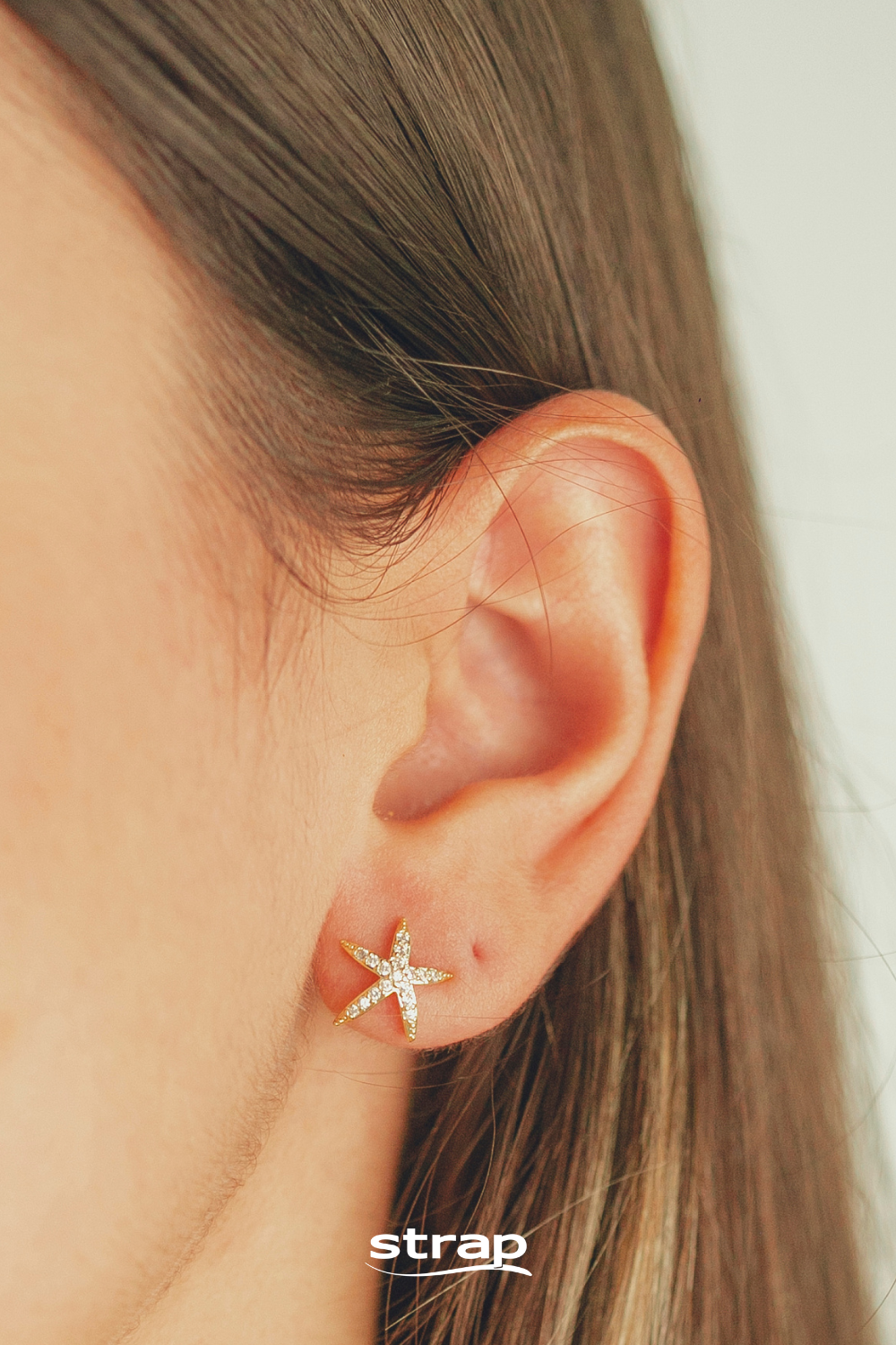 BRINCO DE ESTRELA DO MAR CRAVEJADA DE ZIRCONIAS FOLHEADO A OURO 18K