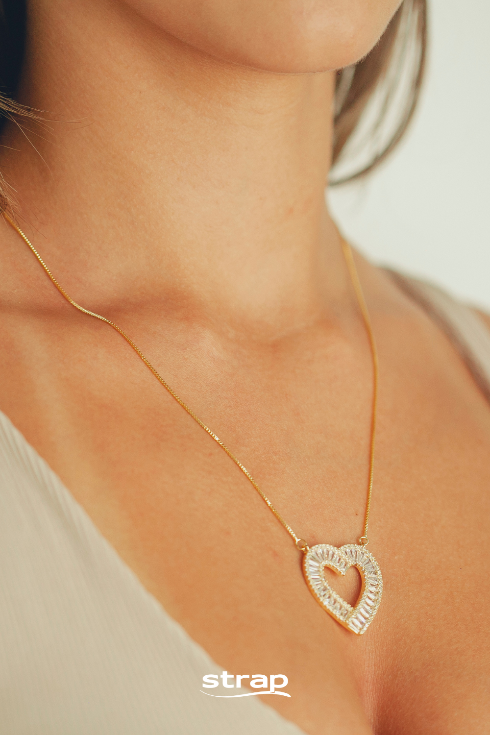 COLAR CORAÇÃO ZIRCONIAS CRISTAIS FOLHEADO A OURO 18K