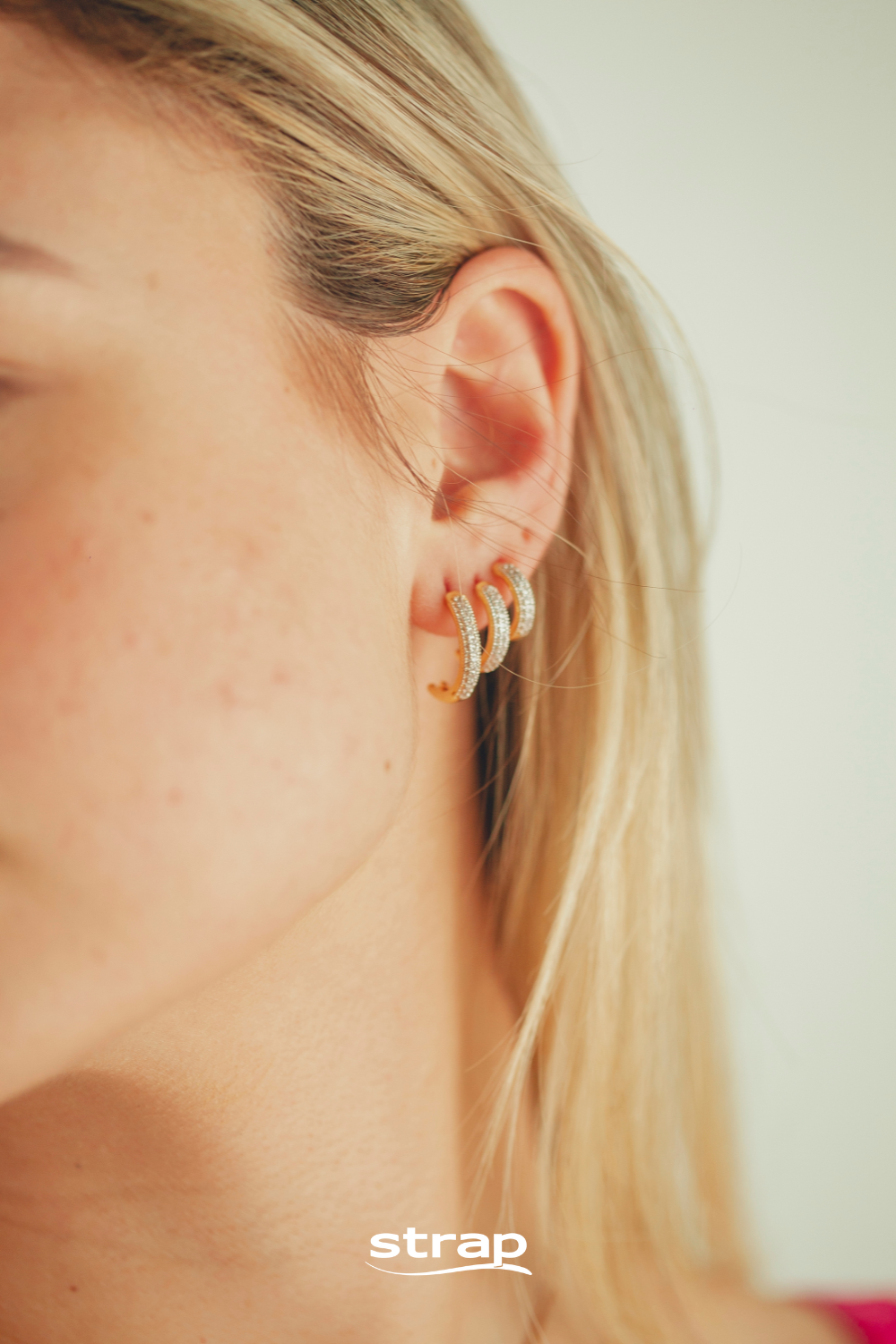 TRIO DE ARGOLAS CRAVEJADAS DE ZIRCONIAS COM TARRAXAS FOLHEADA A OURO 18K