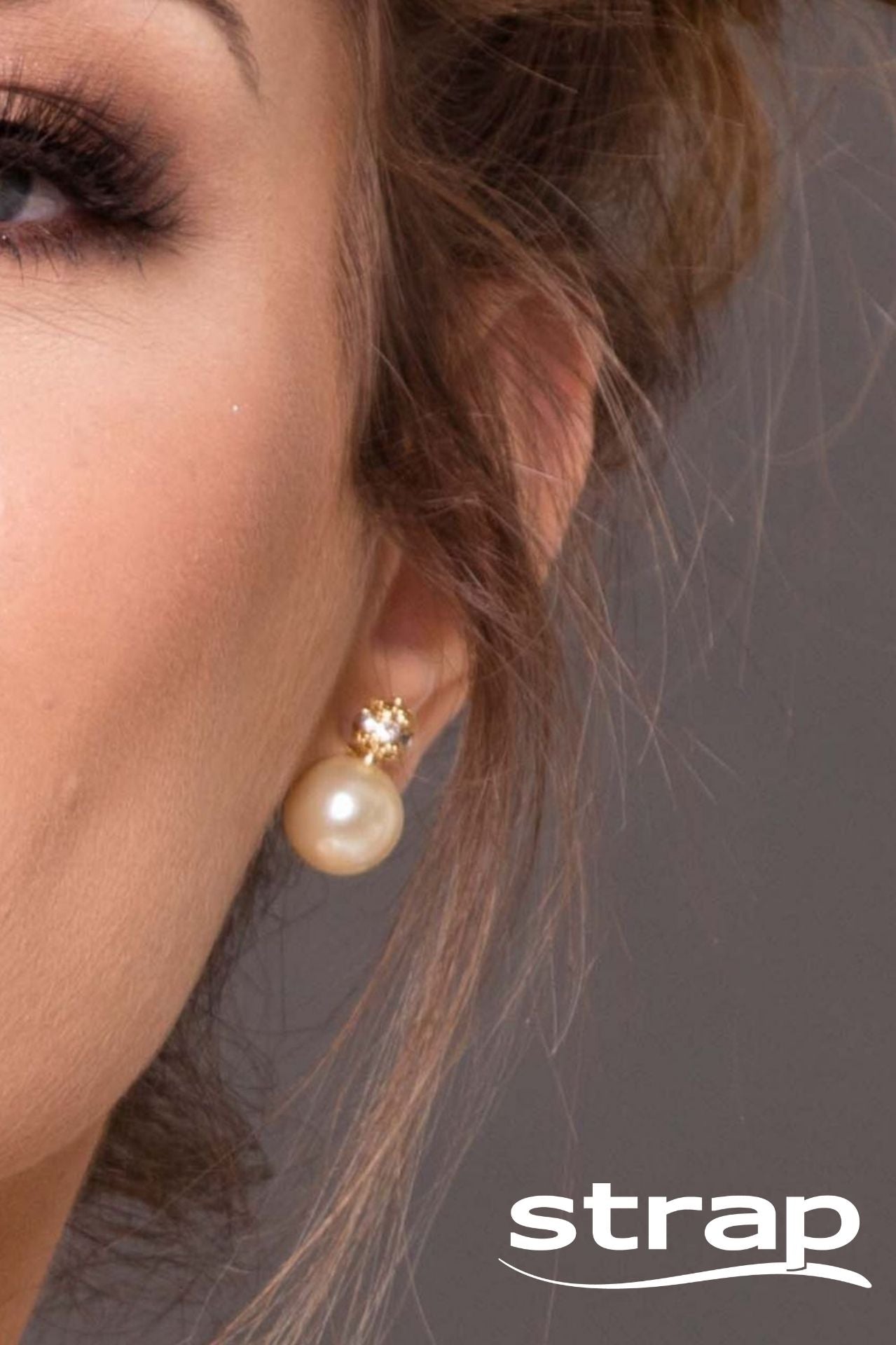 BRINCO DE PÉROLA COM ZIRCÔNIAS CRAVEJADAS FOLHEADO A OURO 18K