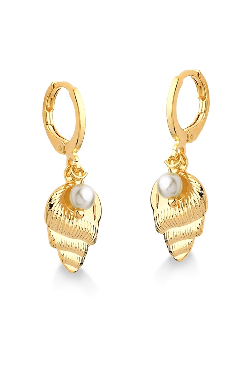 BRINCO DE ARGOLA FECHADA COM CONCHA E PÉROLA FOLHEADO A OURO 18K
