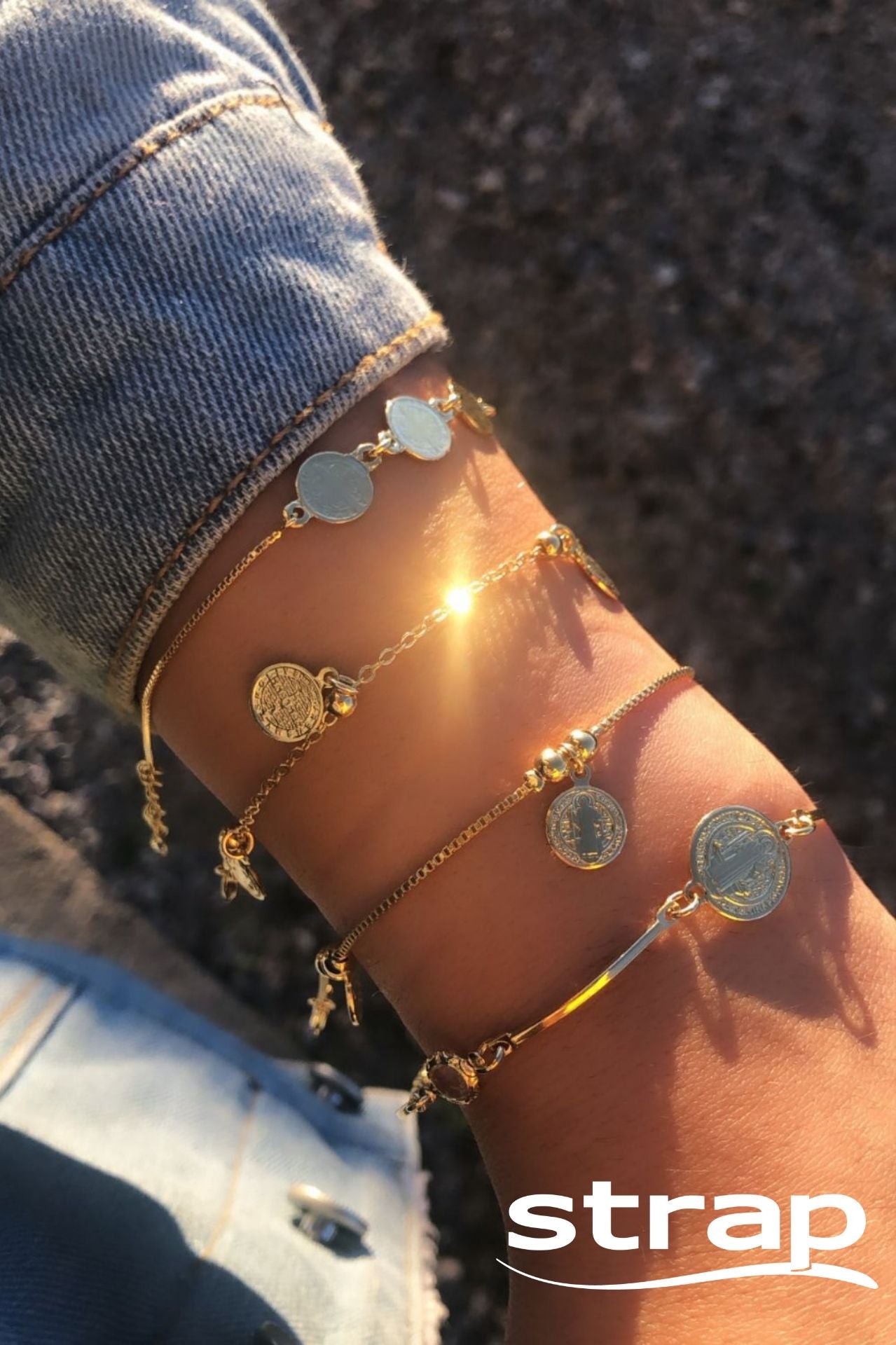 PULSEIRA COM MEDALHAS DE SÃO BENTO FOLHEADA A OURO 18K