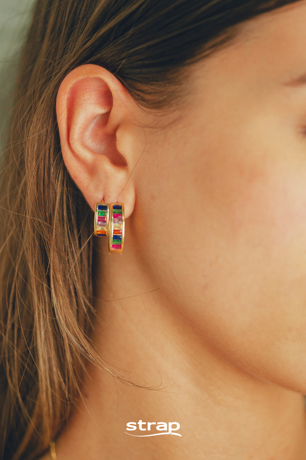 BRINCO DE ARGOLA COM ZIRCONIA COLORIDA TAMANHO G FOLHEADO A OURO 18K