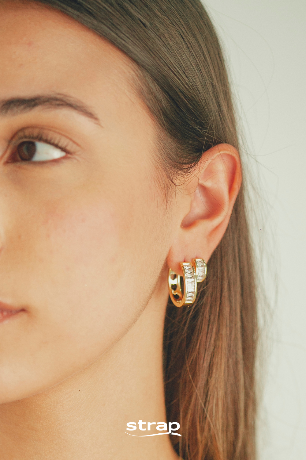 BRINCO DE ARGOLA COM ZIRCONIA CRISTAL TAMANHO P FOLHEADO A OURO 18K