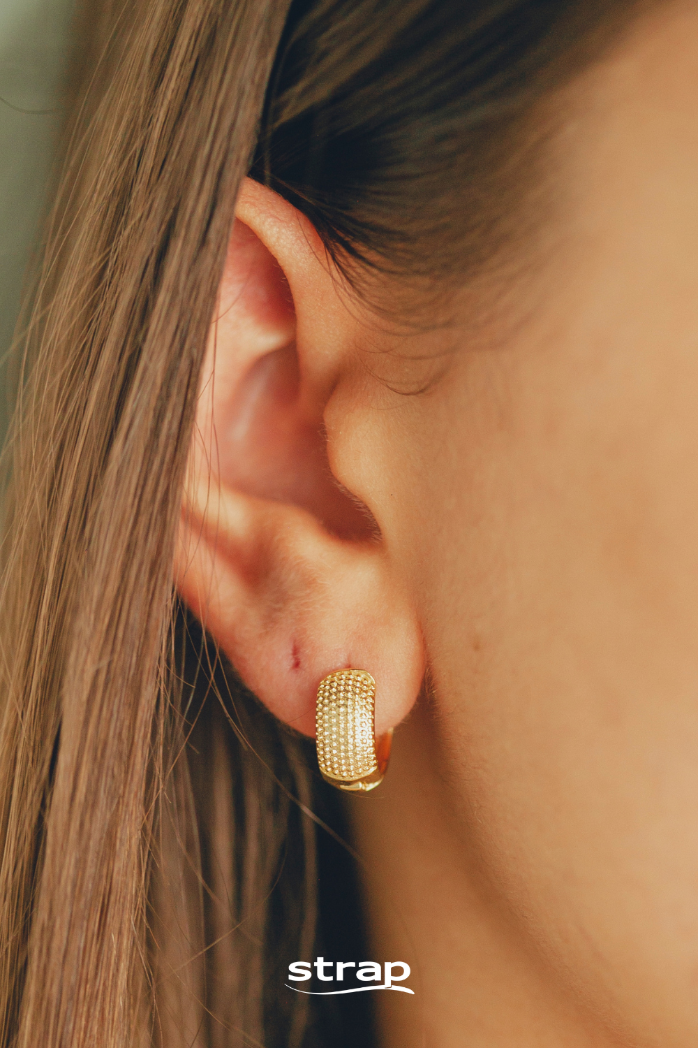 BRINCO DE ARGOLA DE CLICK GRANDE FOLHEADA A OURO 18K