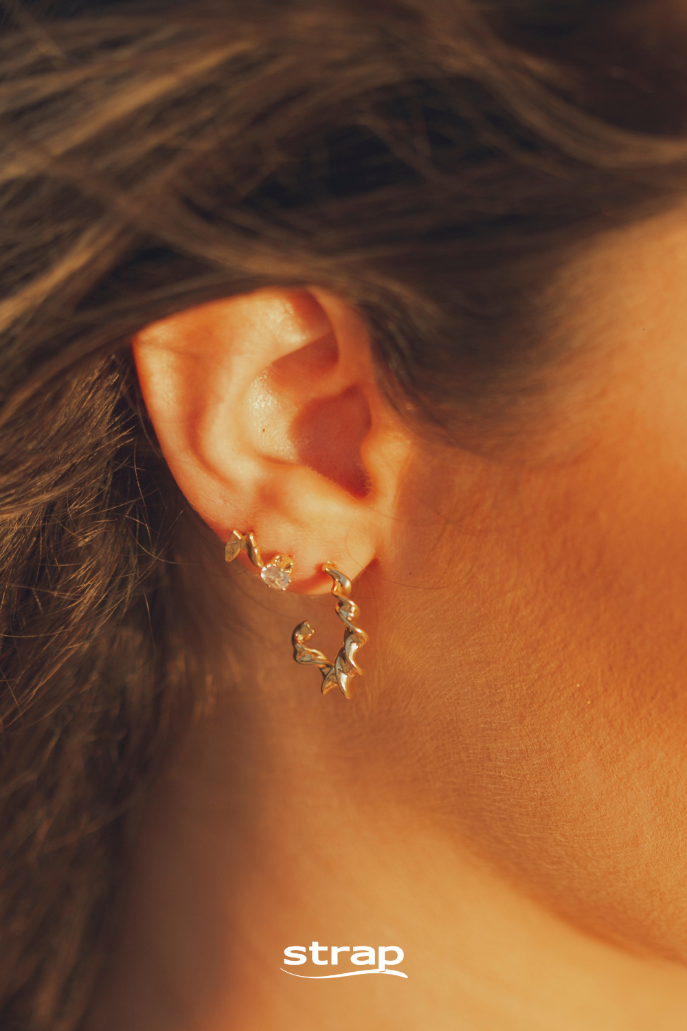 BRINCO DE ARGOLA TORCIDA FOLHEADO A OURO 18K