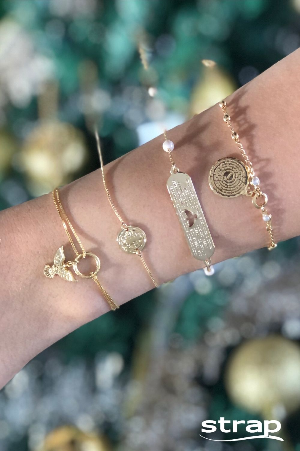 PULSEIRA COM PÉROLA E MEDALHA COM ORAÇÃO DO PAI NOSSO FOLHEADA A OURO 18K