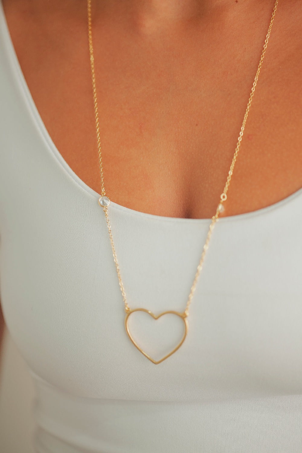 COLAR LONGO 70 CM COM CORAÇÃO GRANDE E ZIRCÔNIA FOLHEADO A OURO 18K