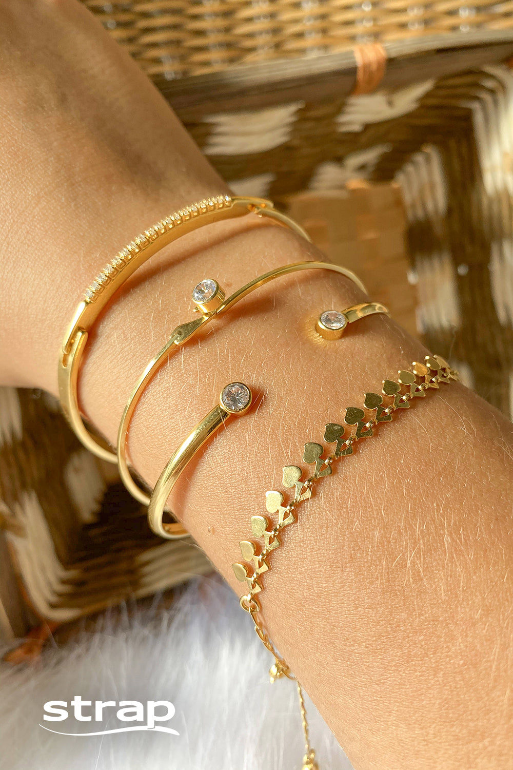 BRACELETE CRAVEJADO DE ZIRCÔNIAS FOLHEADO A OURO 18K