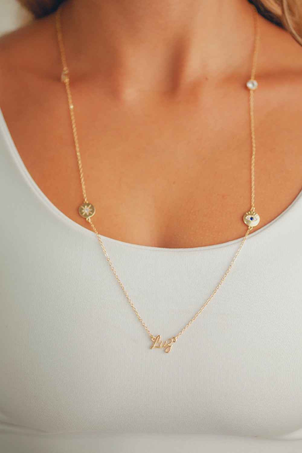 COLAR LONGO ESCRITO LUZ FOLHEADO A OURO 18K