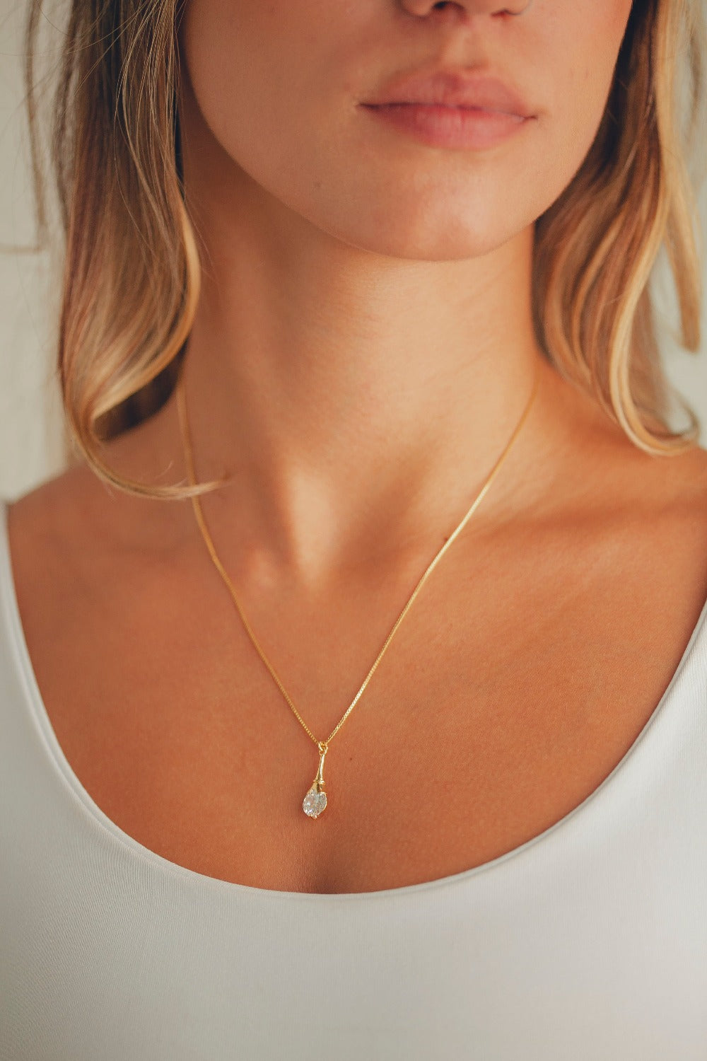COLAR COM PINGENTE DE ZIRCÔNIA FOLHEADO A OURO 18K