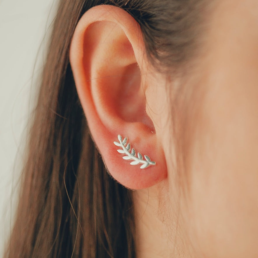 BRINCO EAR CUFF FOLHA DE LOURO EM PRATA HUMANIZADA